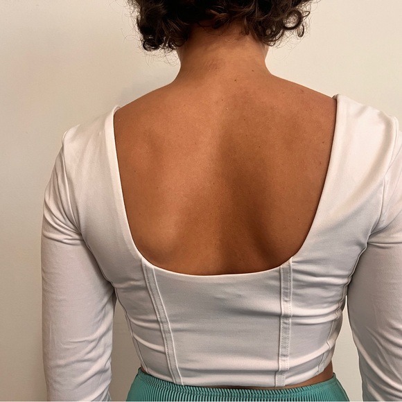 Dynamic crop top - Picture 2 of 2